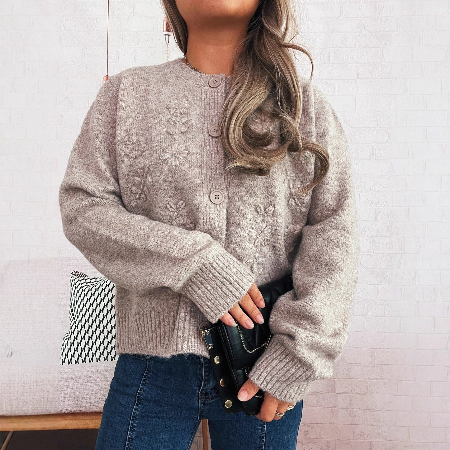 Damen Strickcardigan locker mit Blumenapplikationen und Knöpfen