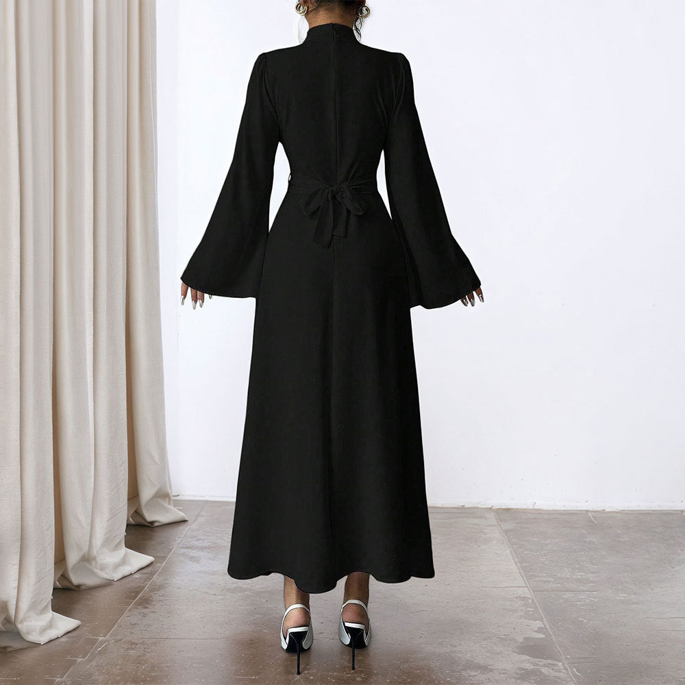 Damen Maxikleid mit schwingenden Ärmeln und hohem Kragen Eveloria