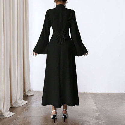 Damen Maxikleid mit schwingenden Ärmeln und hohem Kragen Eveloria