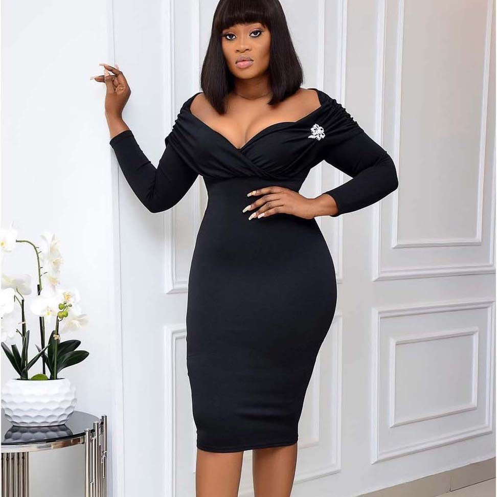 Damen Cocktailkleid Off-Shoulder Rüschendetails Eveloria