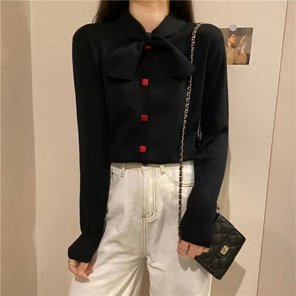 Damen Bluse mit Schleifenkragen und Knopfdetails