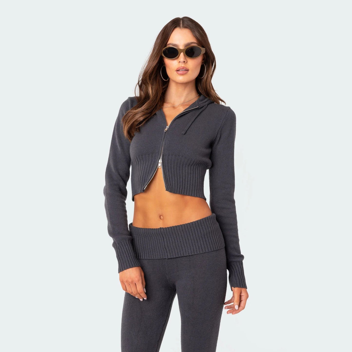 Damen Strickanzug mit Cropped Hoodie und weiten Hosen Eveloria