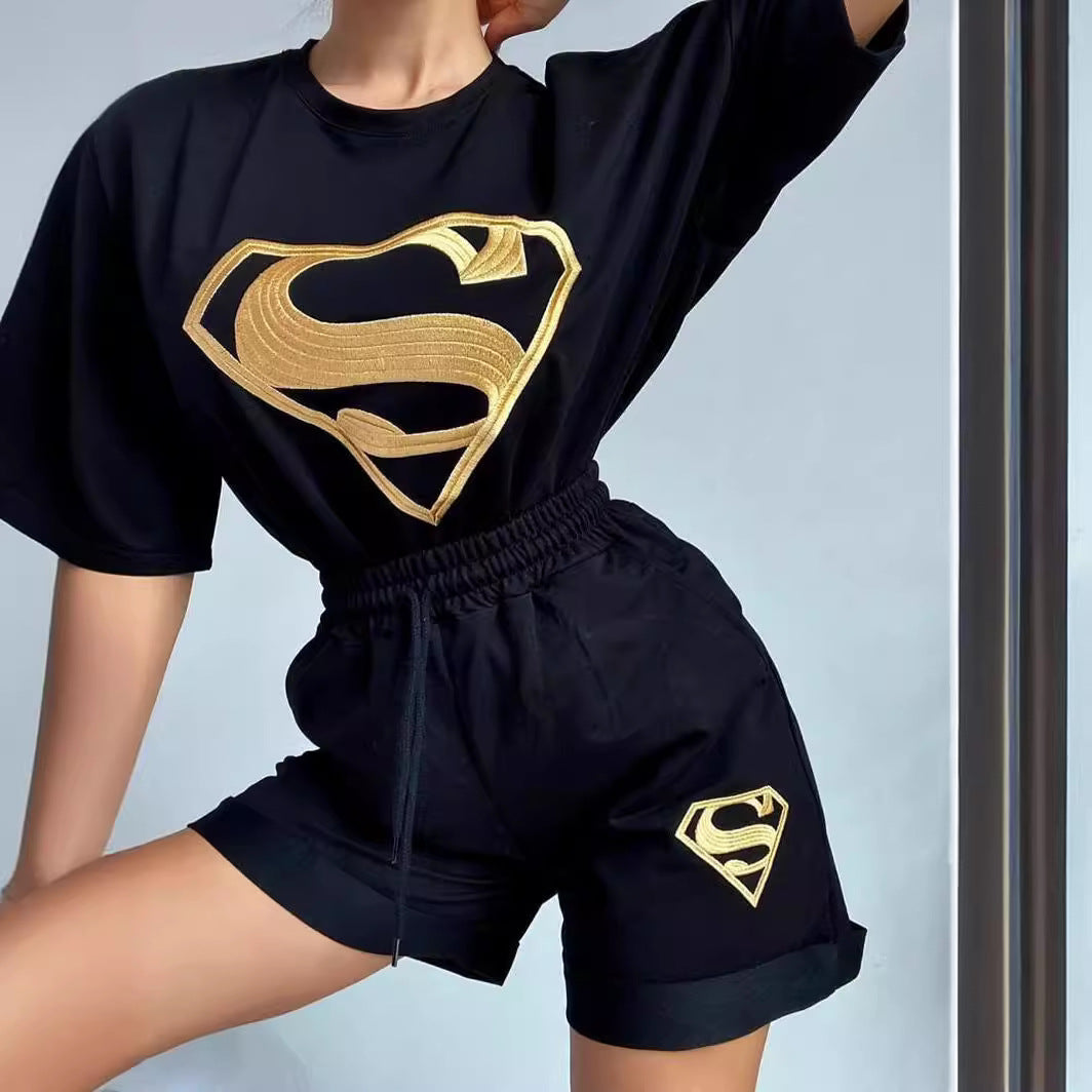 Damen Sport-Set Kurzarm-Shirt und Shorts mit Logo-Design Eveloria