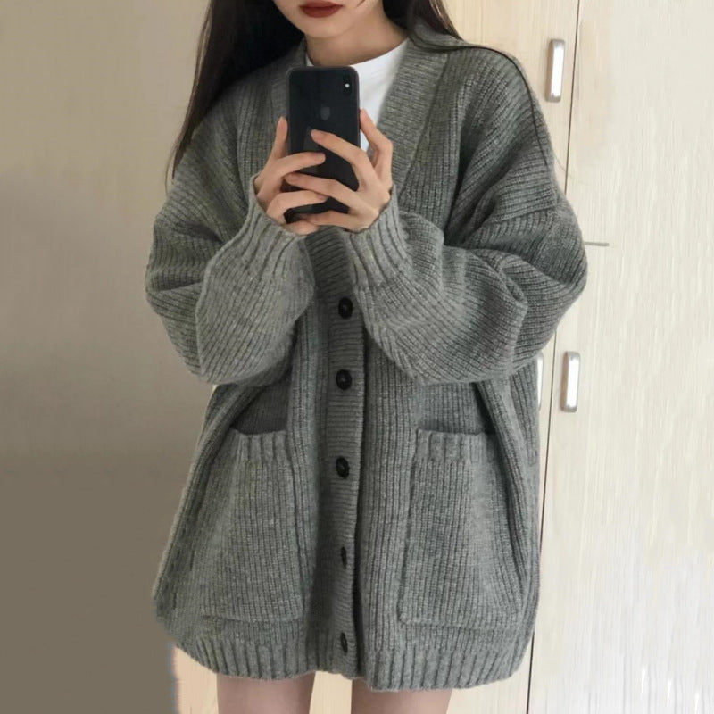 Damen Strickjacke V-Ausschnitt Große Taschen Kuschelig Grau Eveloria - Eveloria