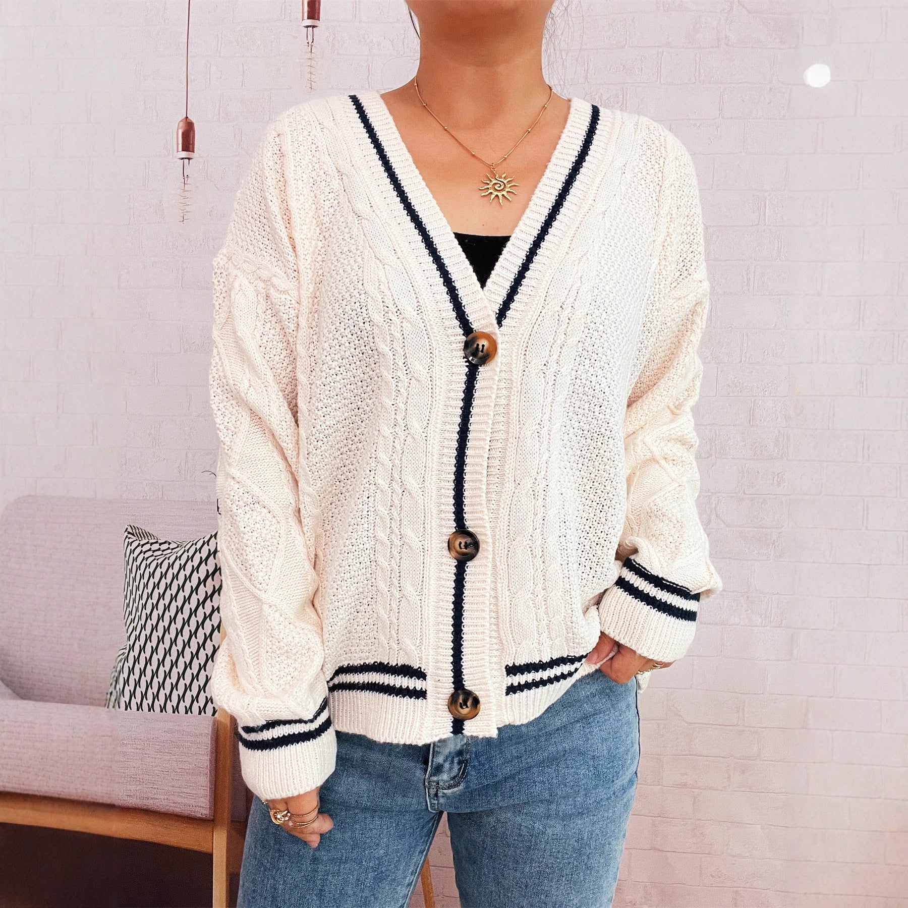 Damen Strickjacke mit Sternen Detail Beige - Eveloria