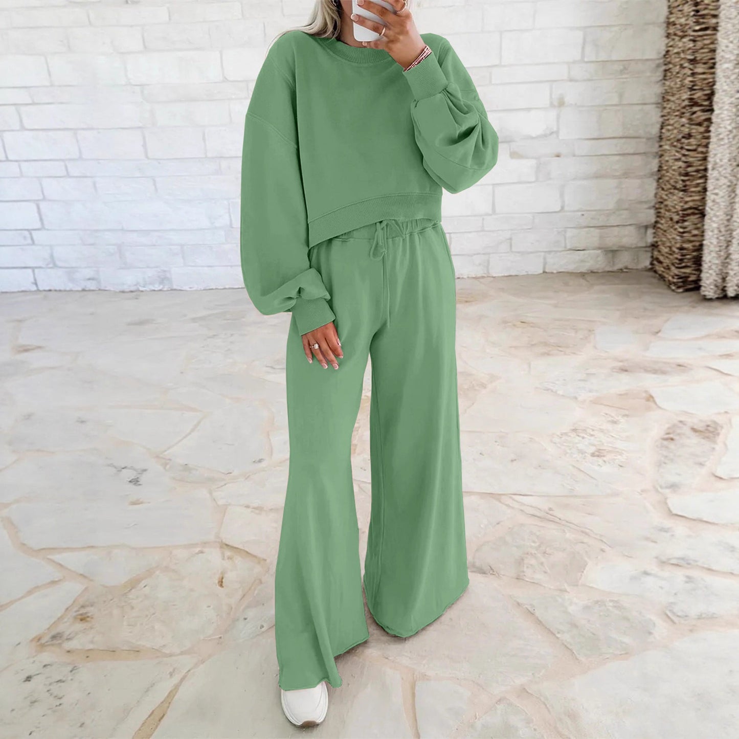 Damen Sport-Set Cropped Sweatshirt und Weite Hose Eveloria - Eveloria