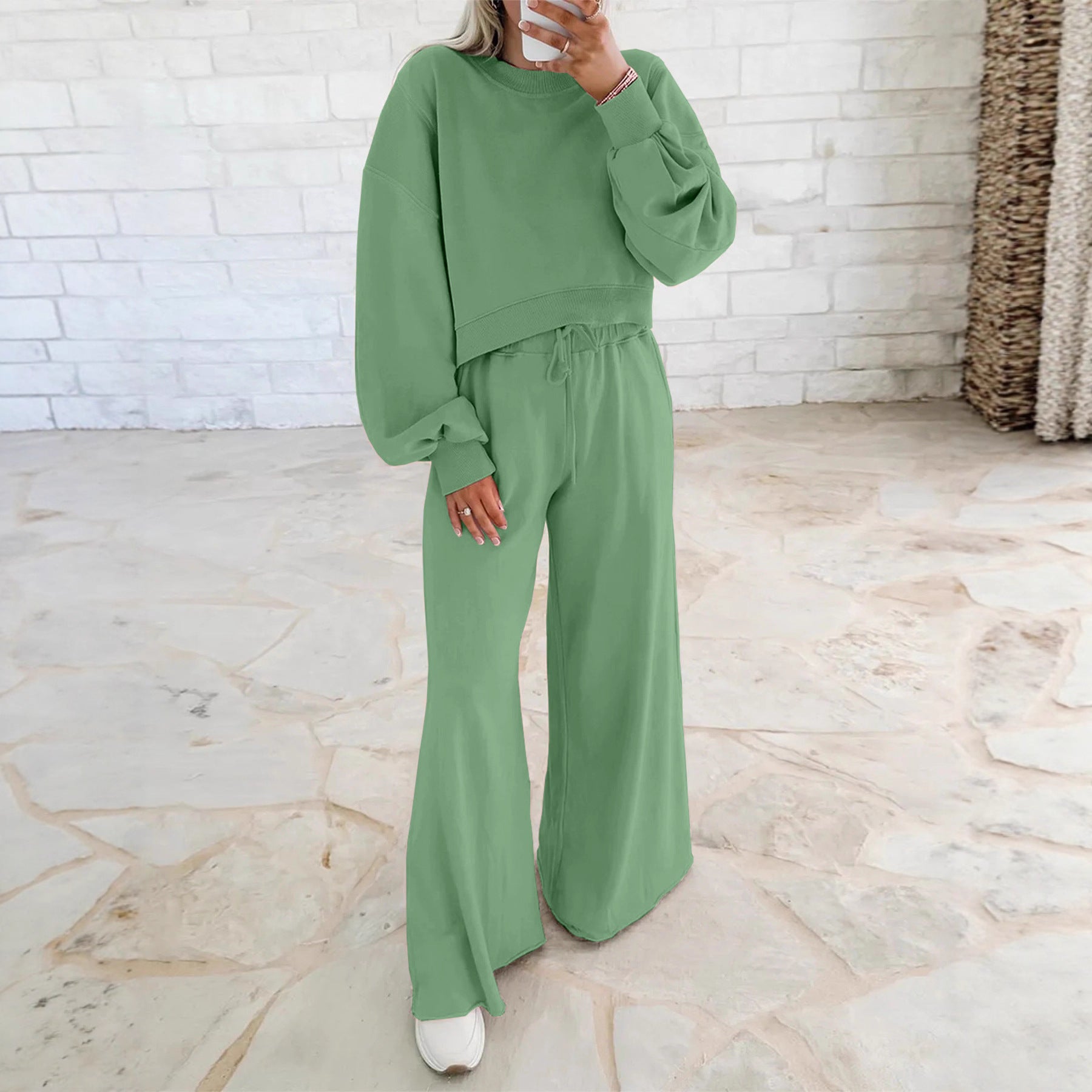 Damen Sport-Set Cropped Sweatshirt und Weite Hose Eveloria - Eveloria