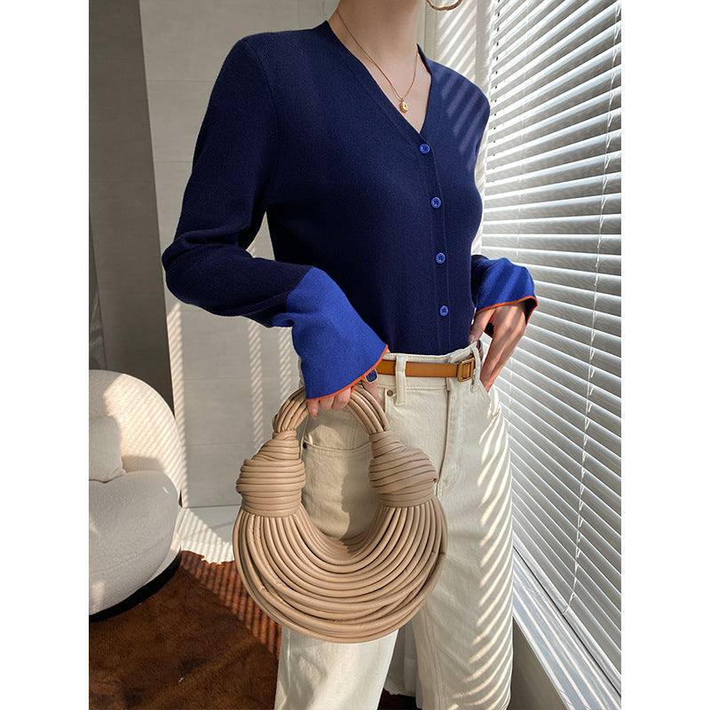 Damen Strickjacke mit Kontrastärmeln und Knöpfen Schwarz - Eveloria