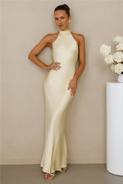 Damen Satin Maxikleid Hochkragen Körpernah Eveloria