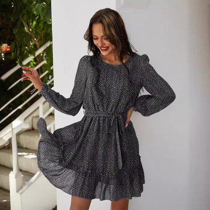 Damen Minikleid Luftig Rüschendetails Bindegürtel Eveloria