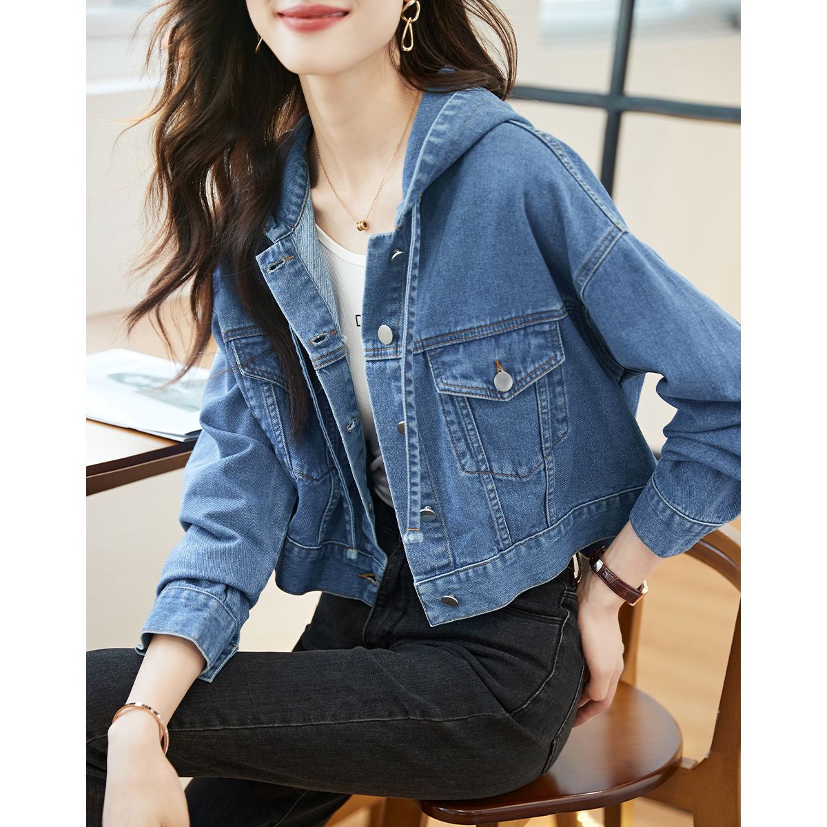 Damen Kurzjeansjacke mit Kapuze und Taschen Blau Eveloria