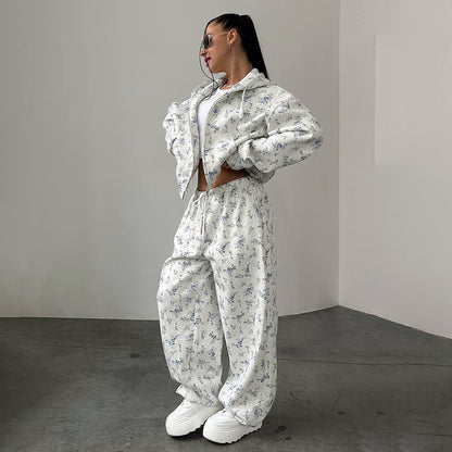 Damen Freizeitoutfit mit floralem Muster Eveloria