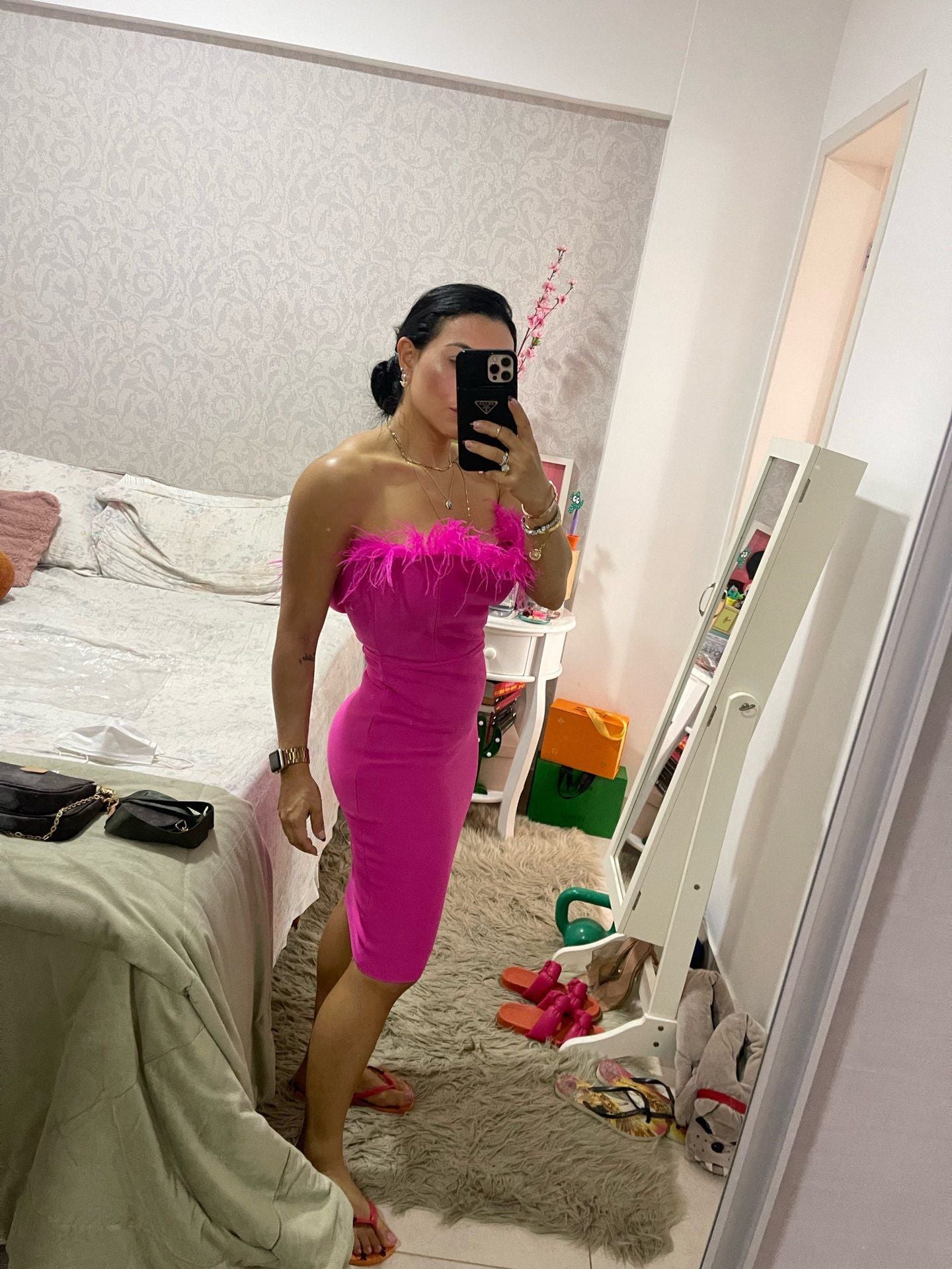 Damen Cocktailkleid Federn Ausschnitt Figurbetont Eveloria