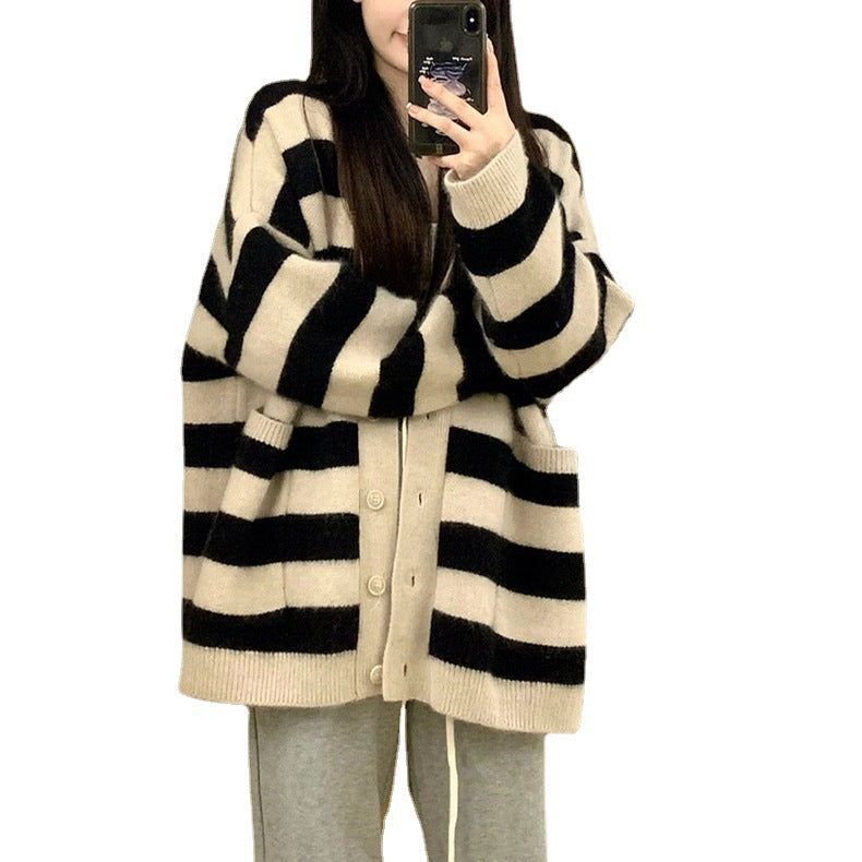 Damen Oversized Strickjacke Streifenmuster Praktische Taschen Beige