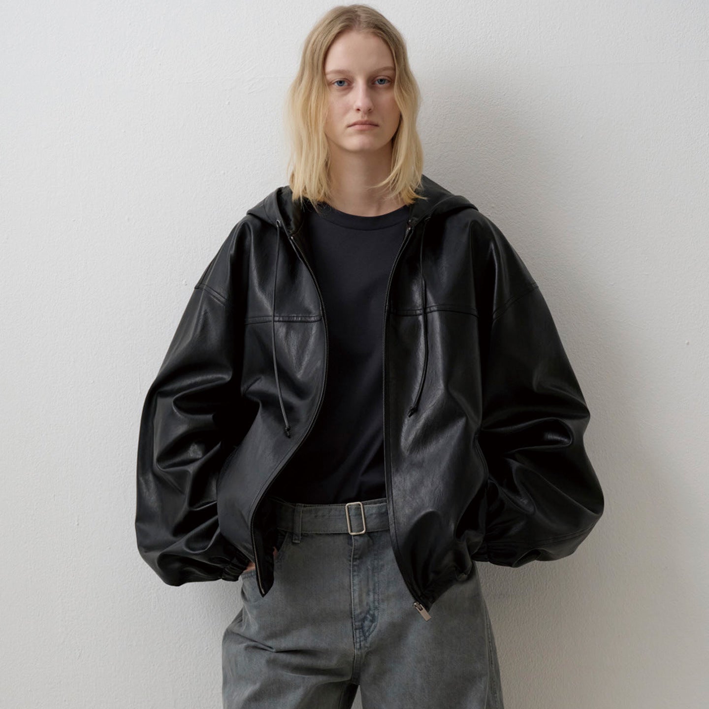 Damen Kunstlederjacke mit Kapuze Eveloria