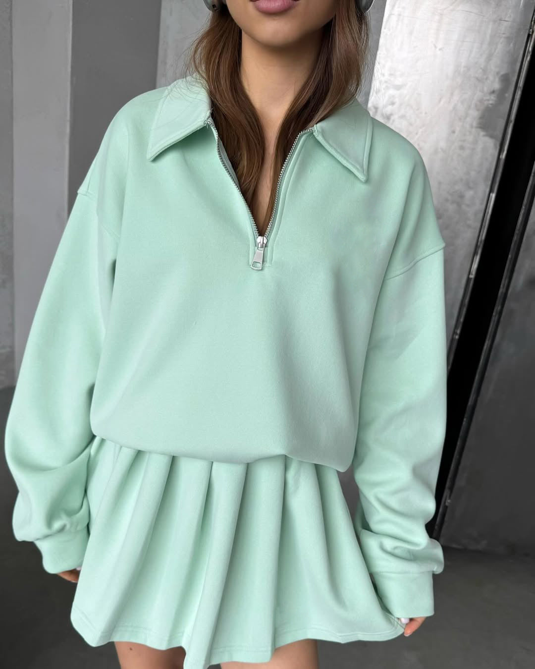 Damen Sweatshirt mit Reißverschluss und passendem Rock Eveloria