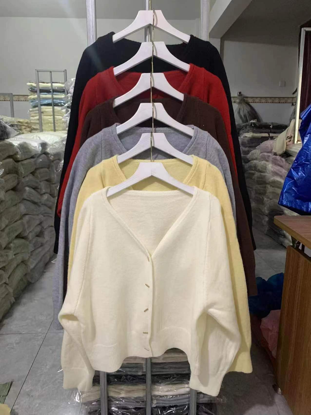 Damen Strickjacke V-Ausschnitt Elegante Knöpfe Beige