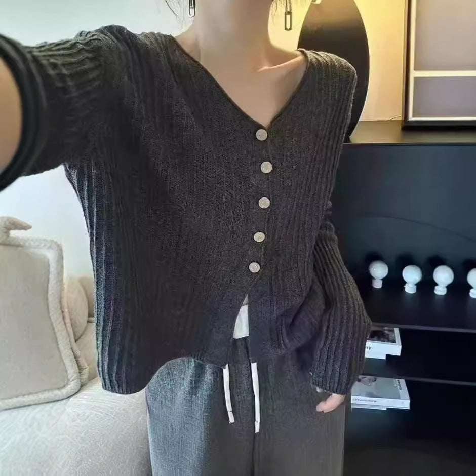 Damen Strickjacke V-Ausschnitt Dekorative Knöpfe Eveloria