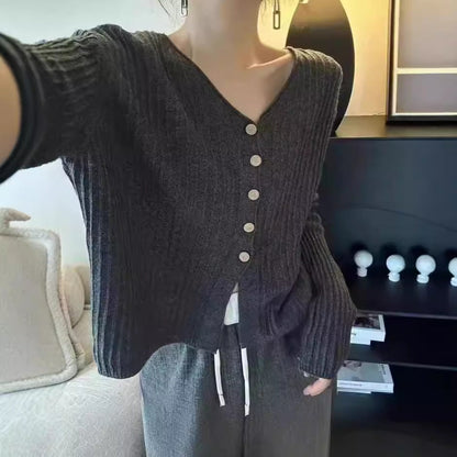 Damen Strickjacke V-Ausschnitt Dekorative Knöpfe Eveloria