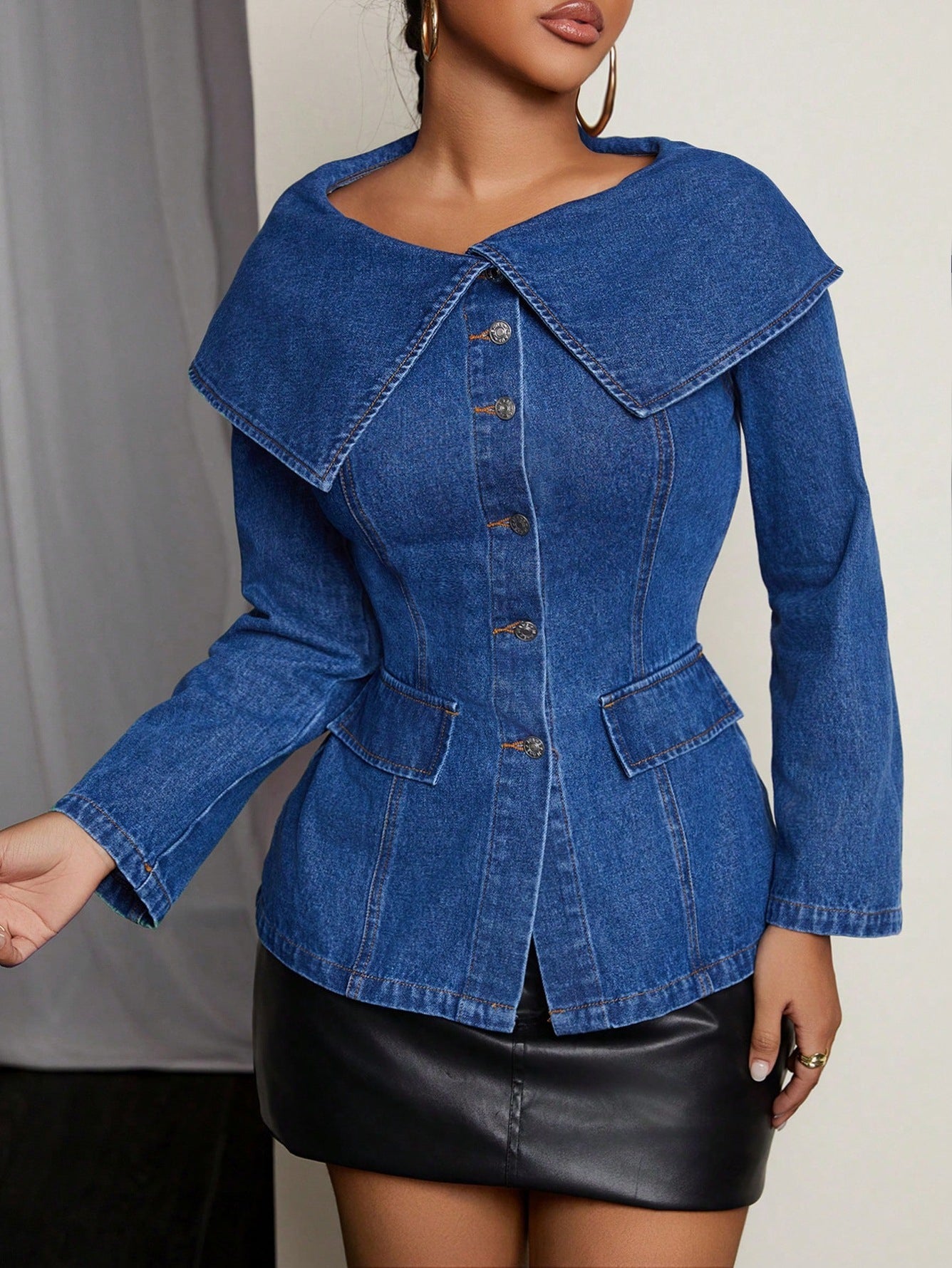 Damen Denim-Blazerjacke Weiter Kragen Praktische Taschen Blau Eveloria