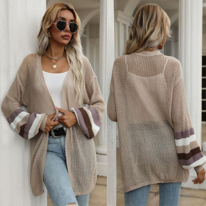 Damen Strickjacke mit Streifenärmeln und lockerer Passform
