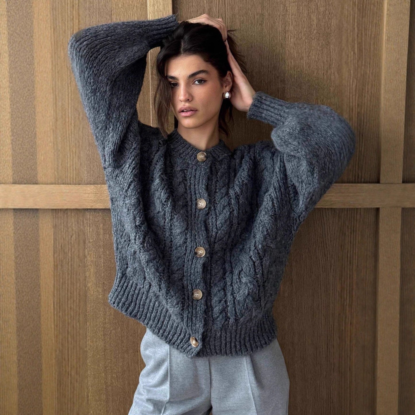 Damen Grobstrickjacke Voluminöse Ärmel Große Knöpfe Eveloria - Eveloria