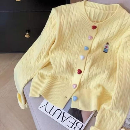 Damen Strickjacke mit Herzknöpfen und Muster