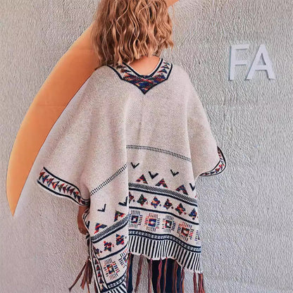 Damen Strickponcho mit Fransen und buntem Muster