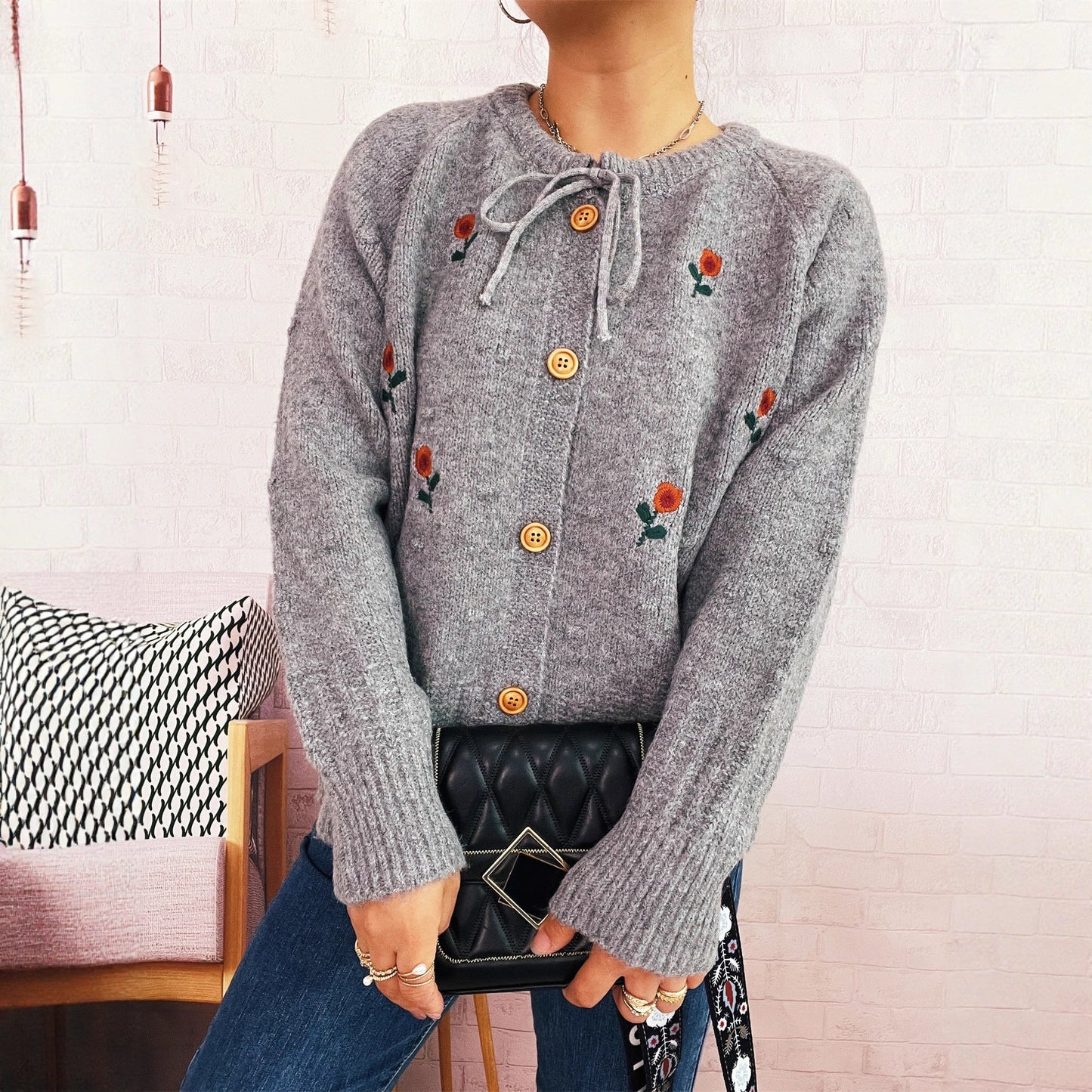 Damen Strickjacke Blumenstickerei Knopfverschluss
