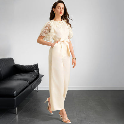 Damen Jumpsuit Spitzeneinsatz Bindegürtel Eveloria
