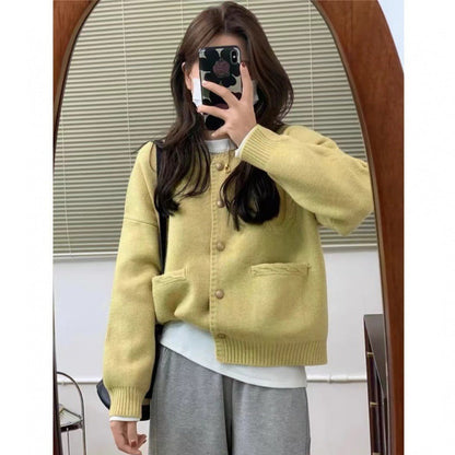 Damen Strickjacke mit Knöpfen und großen Taschen