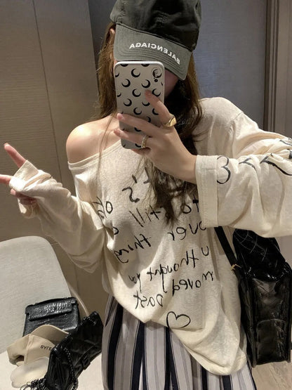 Damen Oversized Oberteil Off-Shoulder Design mit Schriftzug