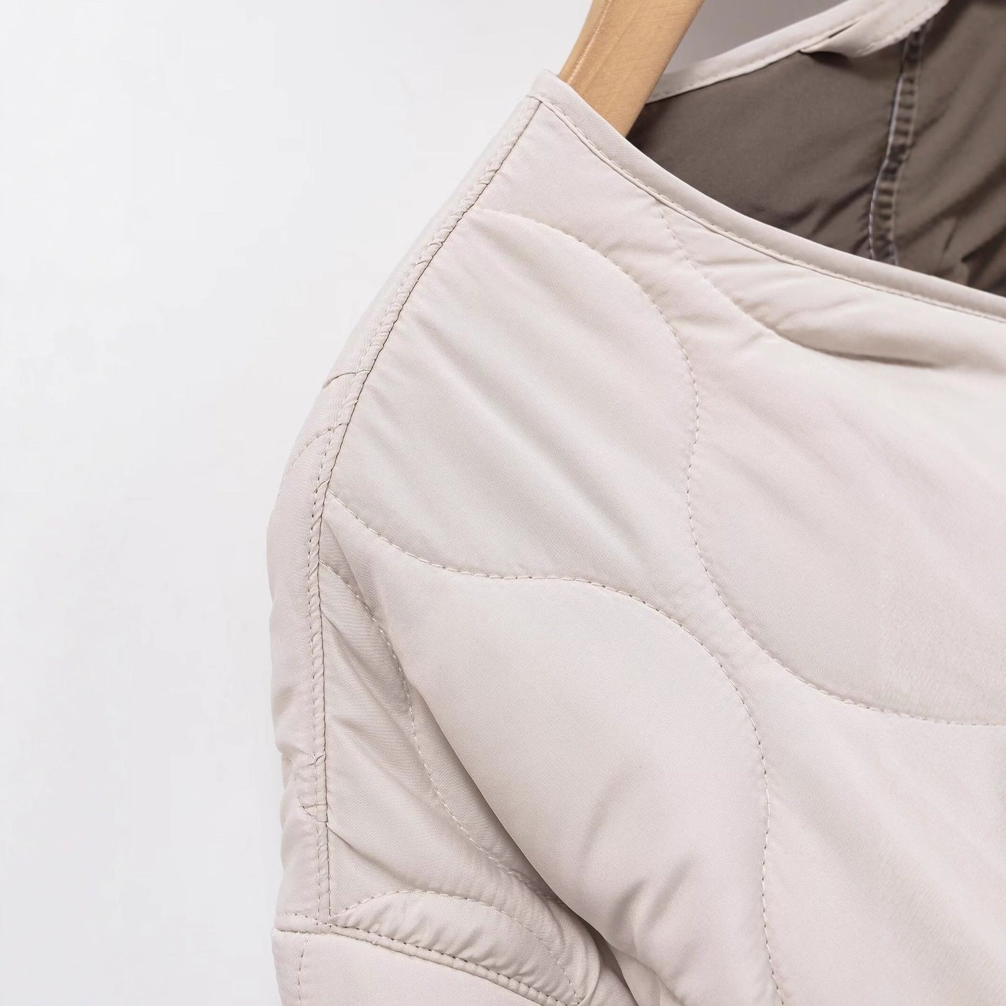 Damen Übergangsjacke Gesteppt Seitentaschen Moderner Schnitt