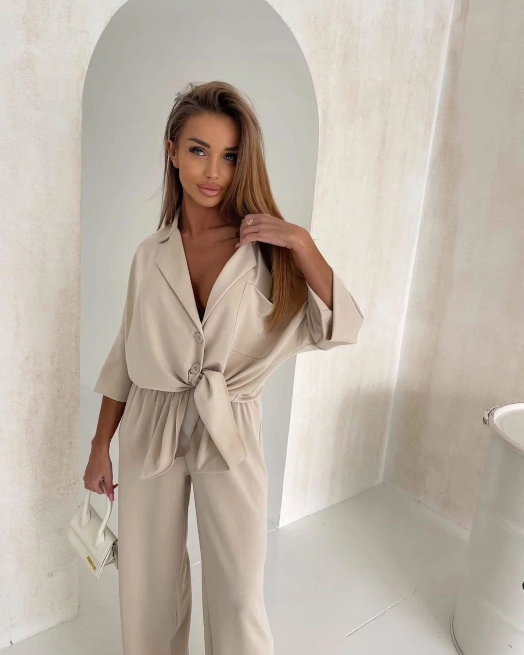 Damen Jumpsuit mit Bindegürtel und weiten Beinen Eveloria