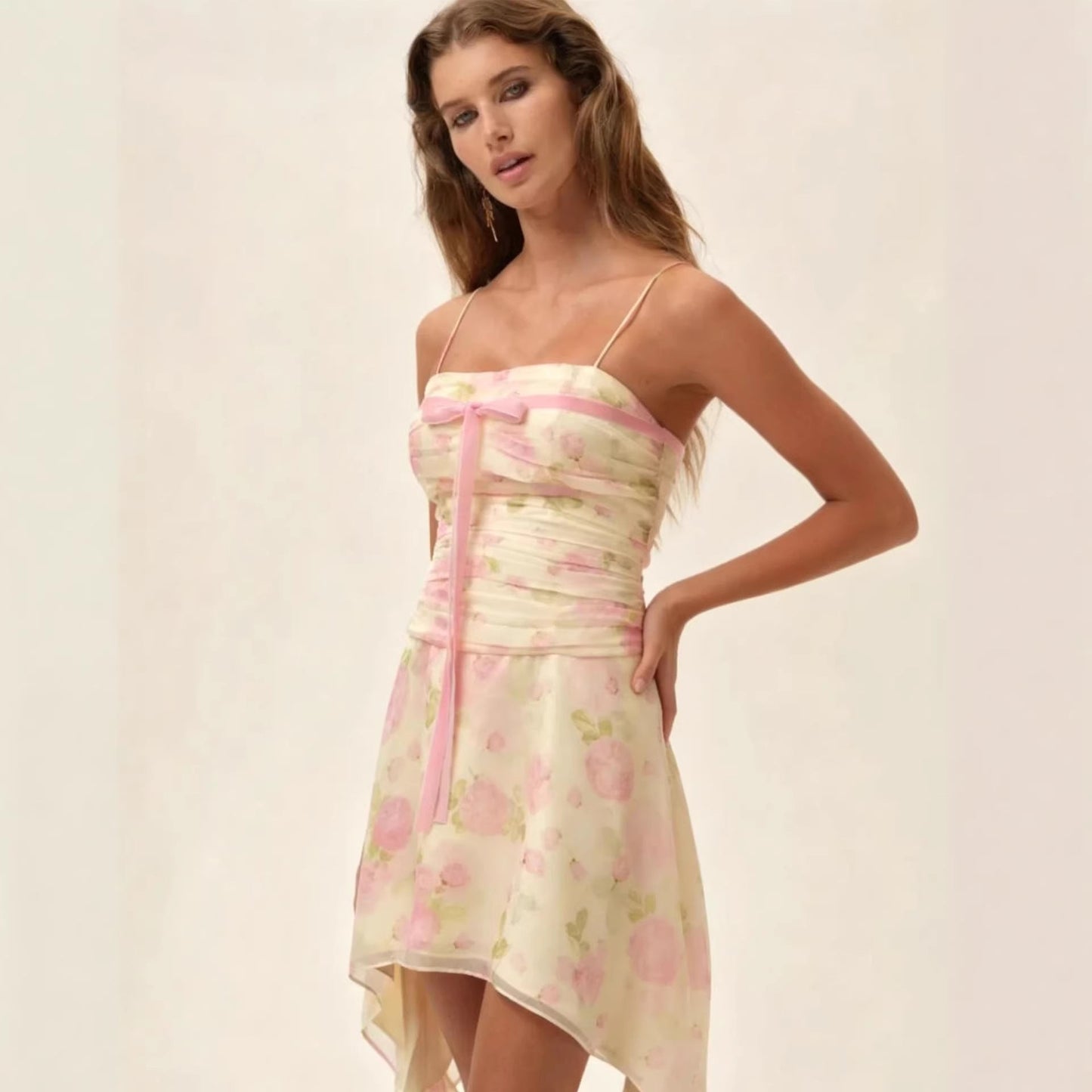 Damen Mini-Kleid Flower-Print Asymmetrisch Elegantes Raffdesign