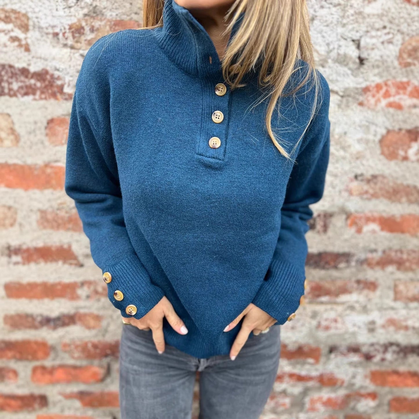 Damen Pullover Hohler Kragen Dekorative Knöpfe Eveloria