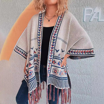 Damen Strickponcho mit Fransen und buntem Muster