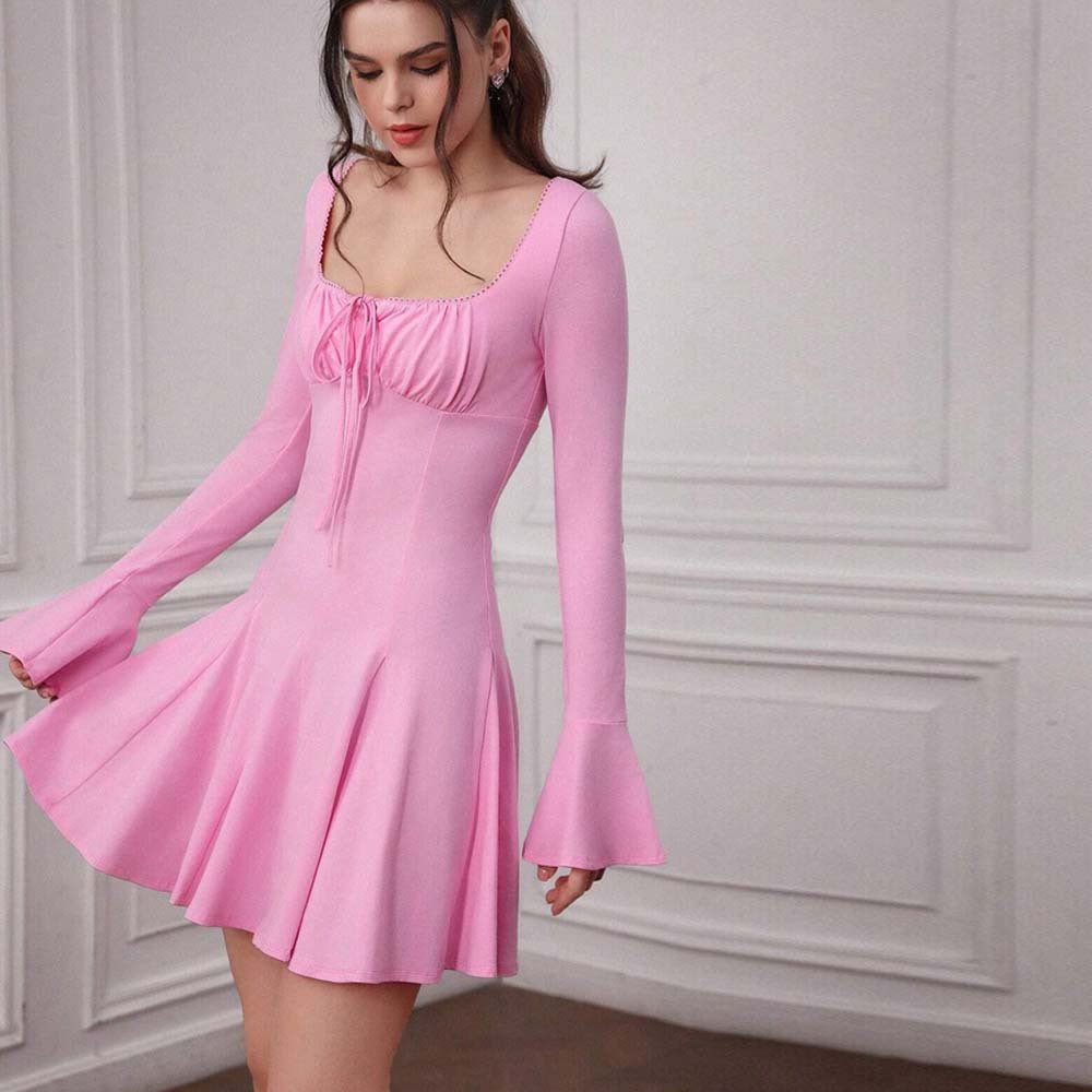 Damen Kleid mit tiefem Ausschnitt und Volantärmeln Eveloria
