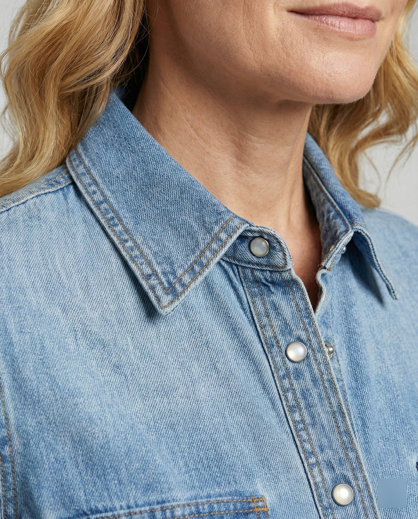 Damen Denim Bluse Dekorative Brusttaschen Blau