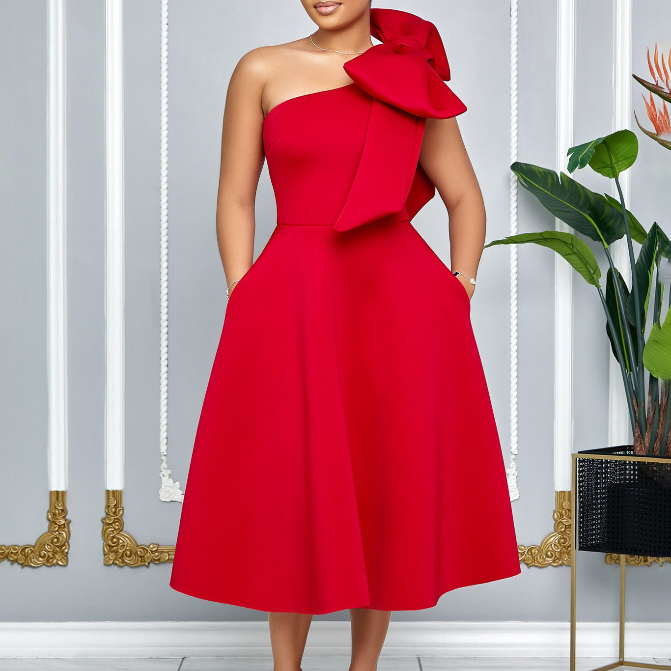 Damen Schulterfreies Kleid mit Halstuch und Goldener Akzent