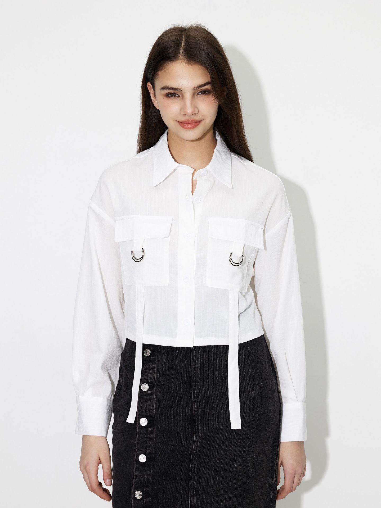 Damen Cropped Bluse mit Taschen und Modernen Details
