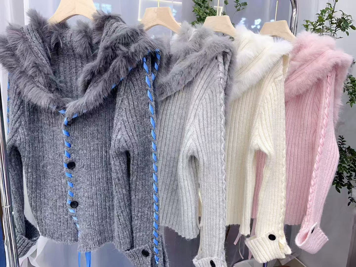 Damen Strickjacke mit Kapuze und Kunstfell