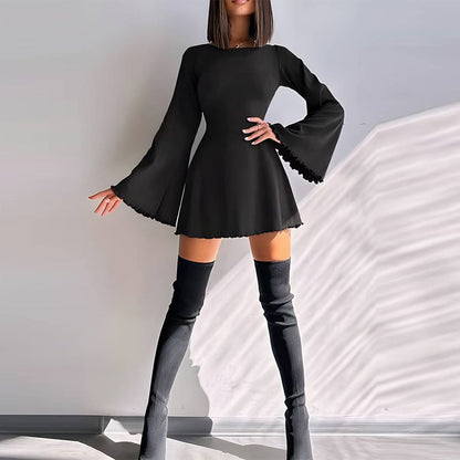 Damen Minikleid Trompetenärmel Skulpturaler Saum Eveloria