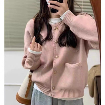 Damen Strickjacke mit Knöpfen und großen Taschen