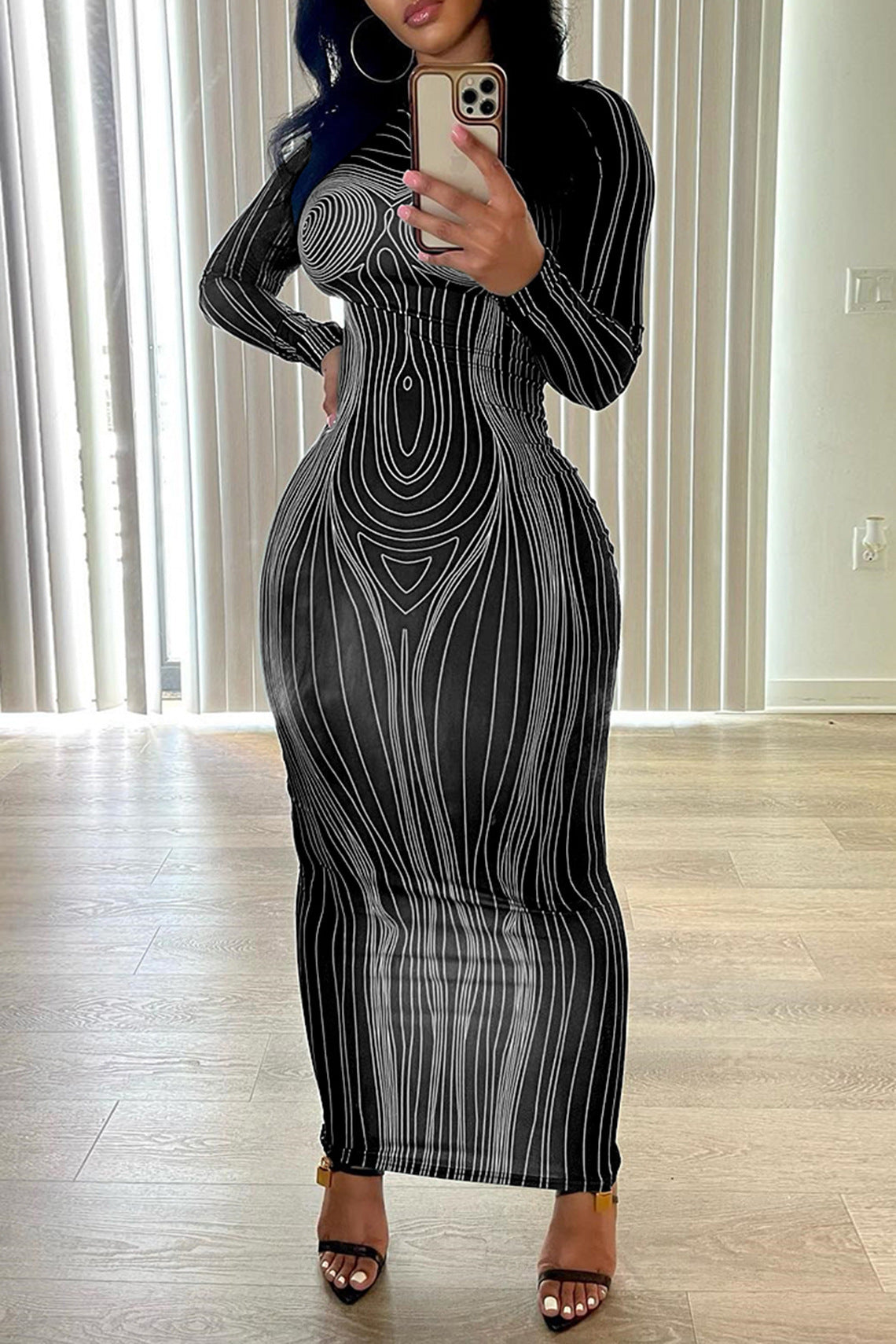 Damen Maxikleid Langarm Figurbetont Mit Grafikdesign Eveloria