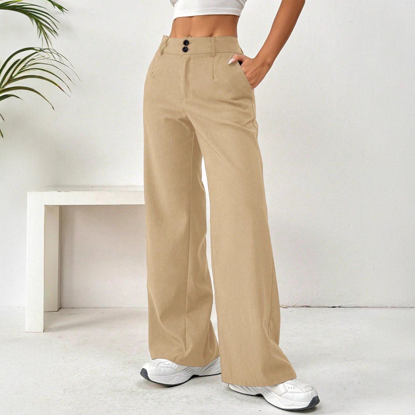 Damenweite Hose mit hohem Bund und Knöpfen