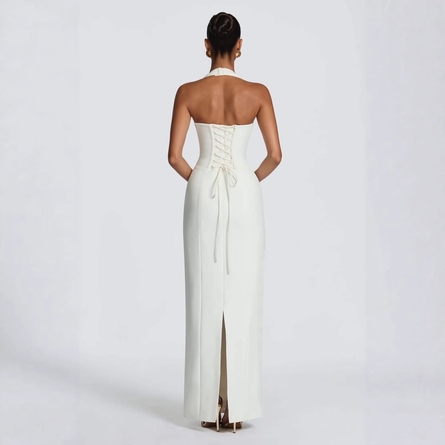 Damen Abendkleid mit tiefem Ausschnitt und schwingendem Saum Eveloria