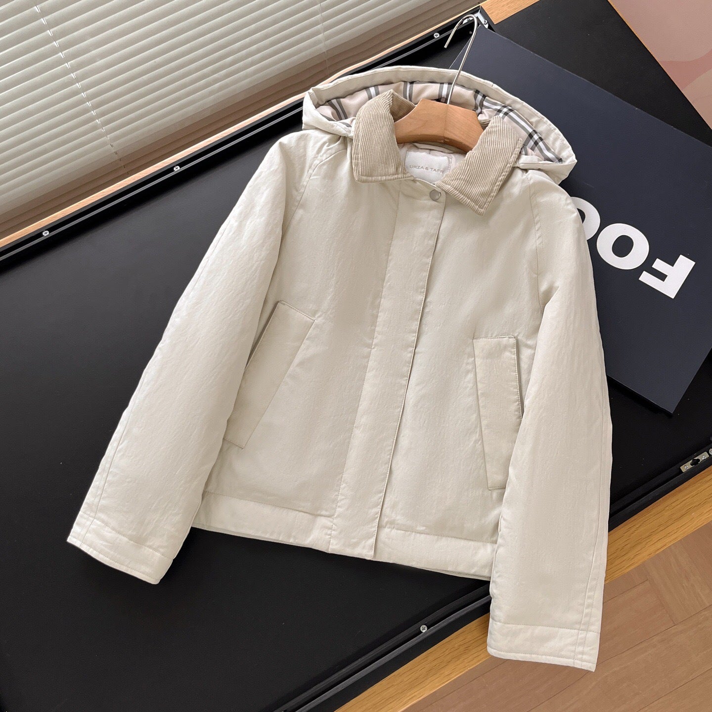 Damen Kurzjacke mit Kapuze Modisch Funktional Eveloria