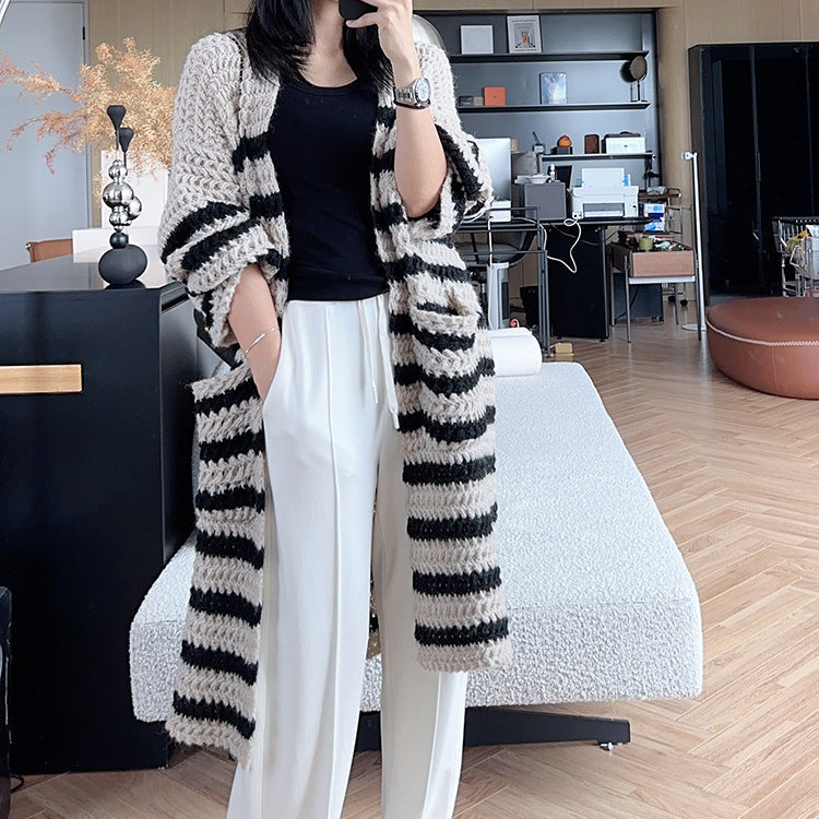 Damen Strickjacke mit breiten Streifen und Taschen