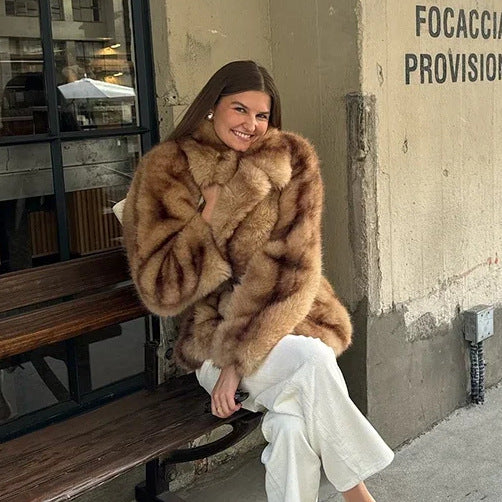 Damen Kunstpelzjacke Breiter Kragen Eveloria